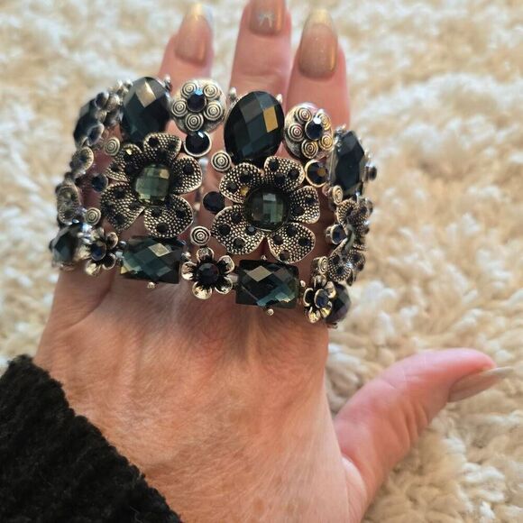 NWOT Floral Rhinestone Stretch Bracelet - Picture 4 of 6